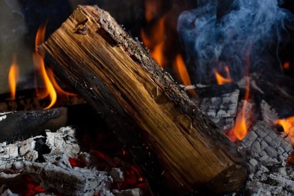 [fpdl.in]_fireplace-wood-close-up-fire_236836-17646_medium